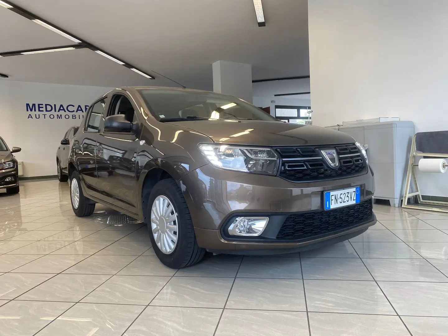 Dacia Sandero 1.0 75cv Bruin - 1