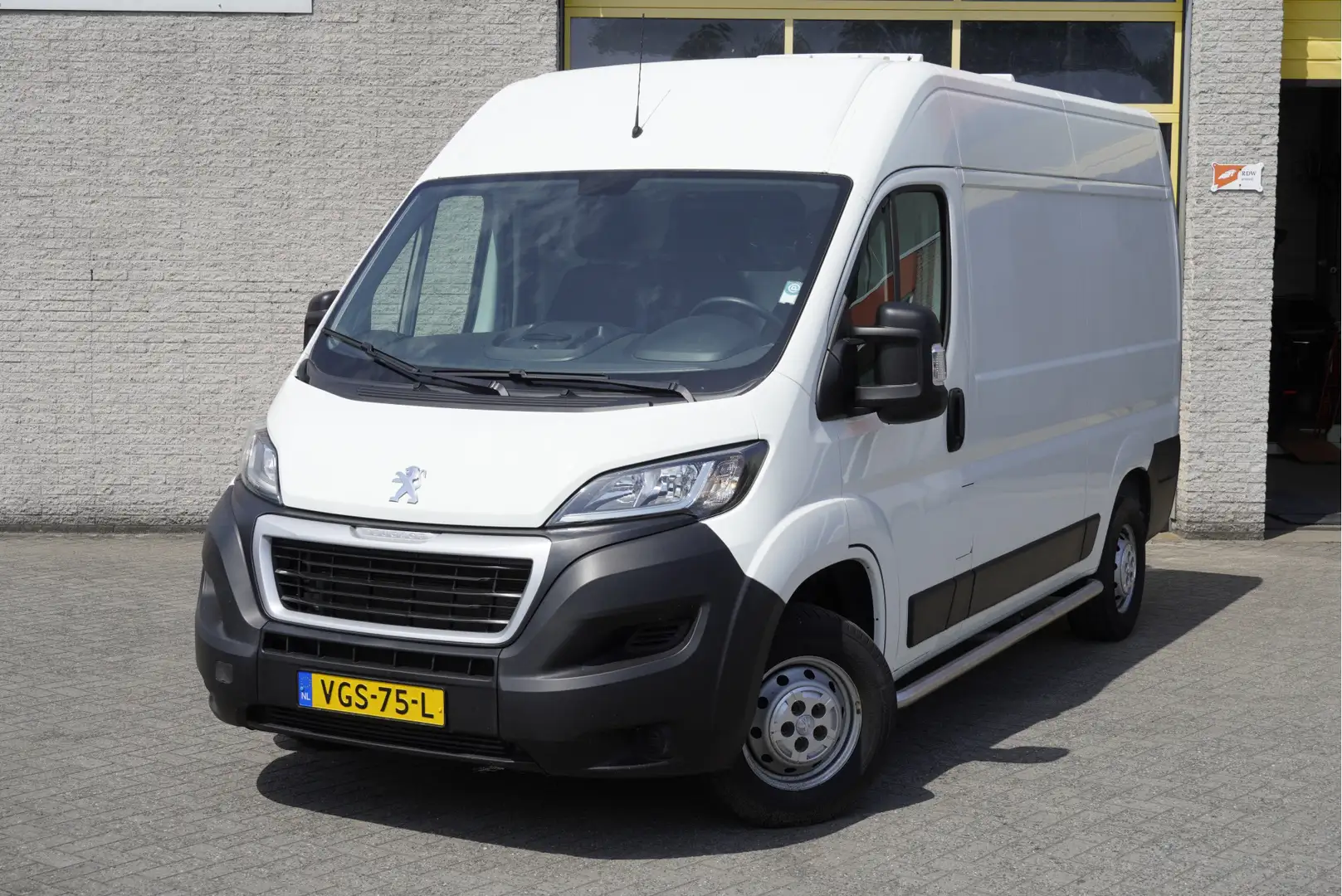 Peugeot Boxer 2.2 BlueHDi 120PK L2H2 Premium BJ2020 Airco | Crui Wit - 1