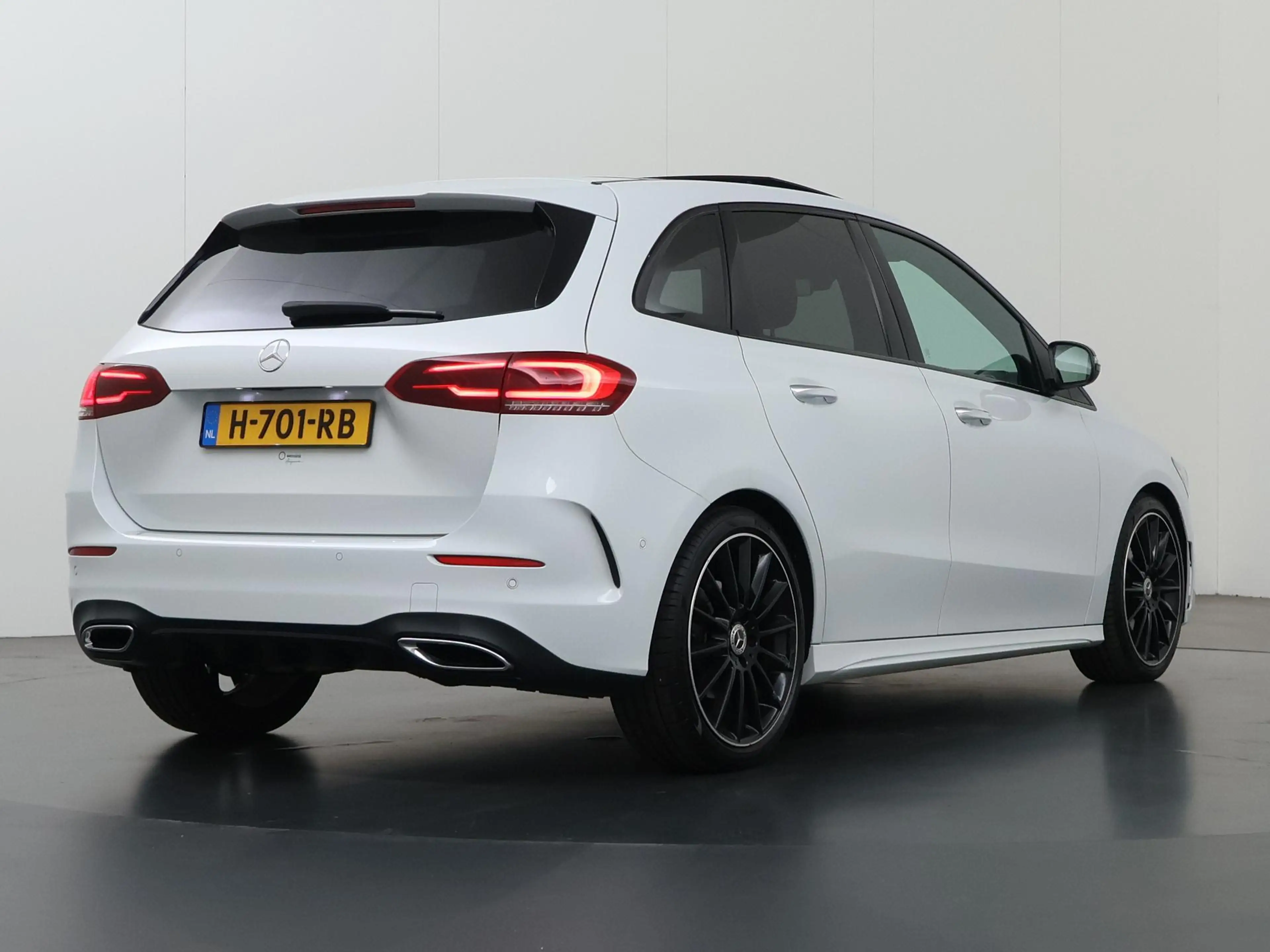 Mercedes-Benz B 220 Launch Edition Premium Plus | AMG | Panoramadak | — photo 2
