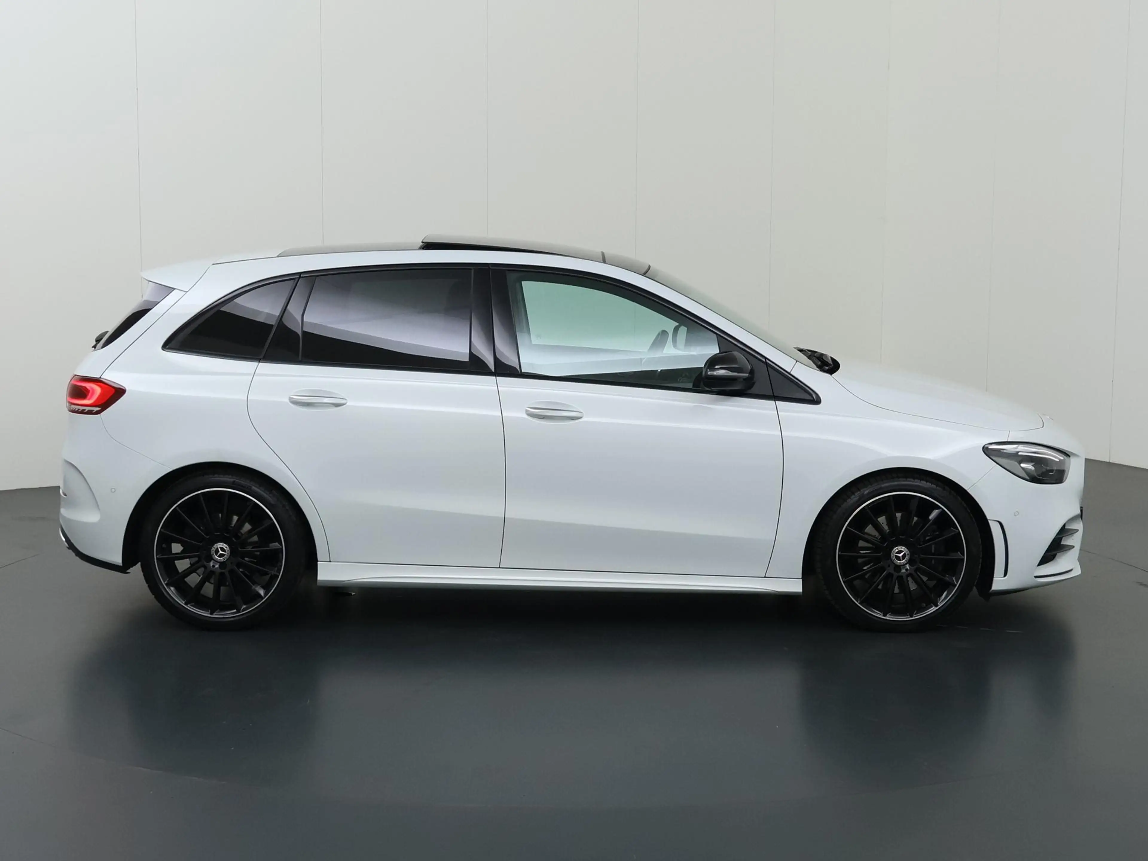 Mercedes-Benz B 220 Launch Edition Premium Plus | AMG | Panoramadak | — photo 6