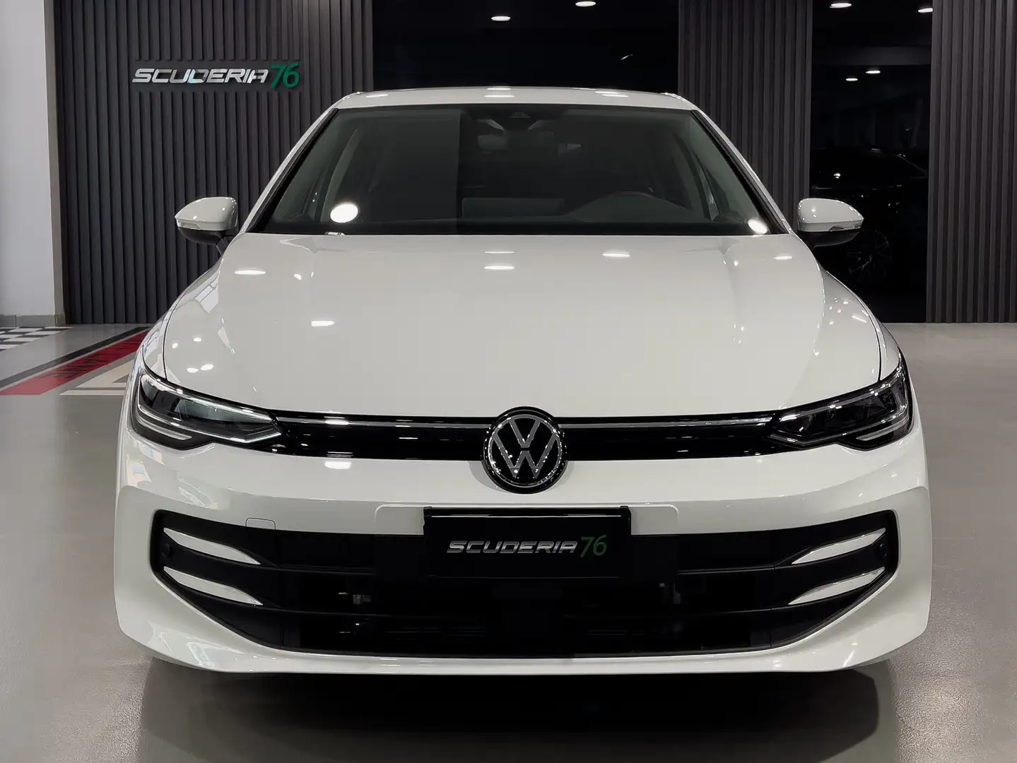 Volkswagen Golf VIII 2024 1.5 tsi ehybrid Life 204cv dsg "KM ZERO" Blanc - 2