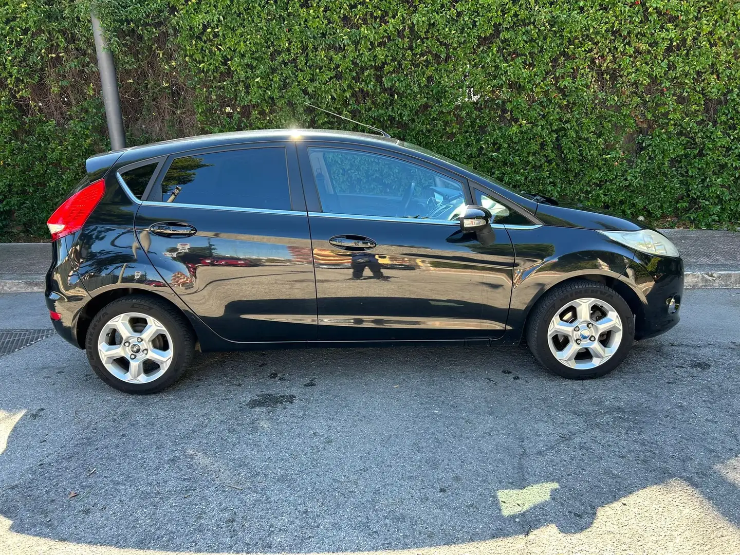 Ford Fiesta Fiesta 5p 1.4 16v Titanium c/esp Gpl E5 Nero - 1