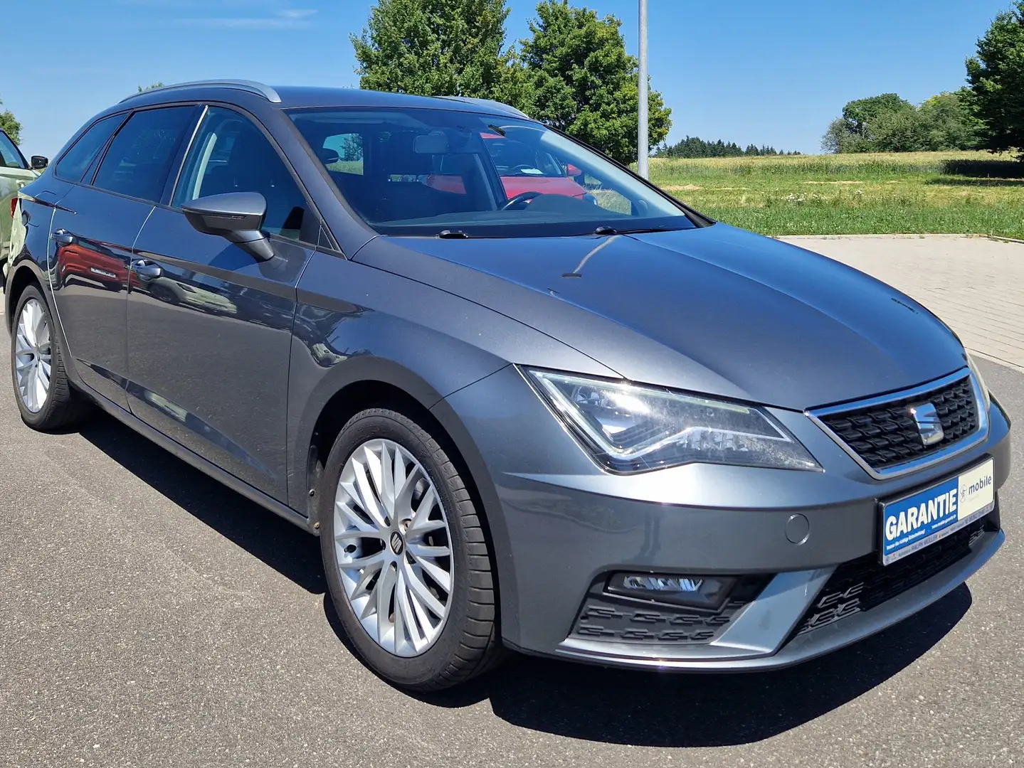 SEAT Leon Style AHK Grau - 1