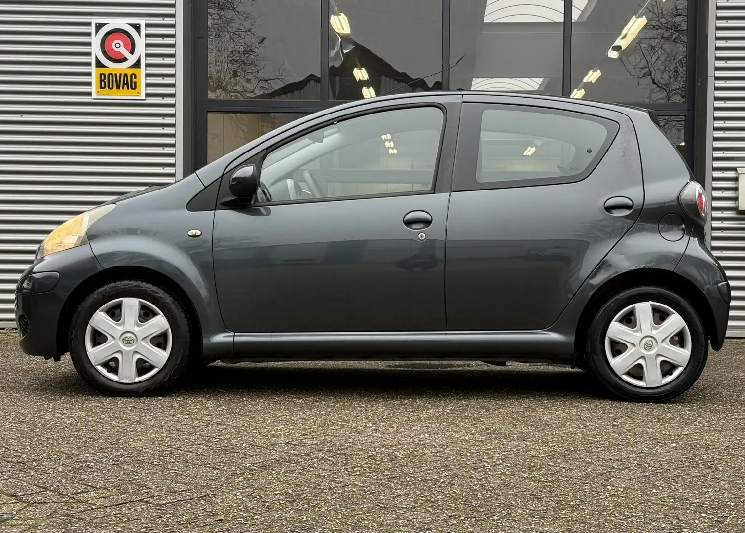 Toyota Aygo 1.0-12V Comfort l 5Drs l 1ste eigenaar Grigio - 2