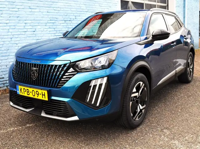 Peugeot 2008 1.2 Hyb 145 Allure pdc v+a carplay crc
