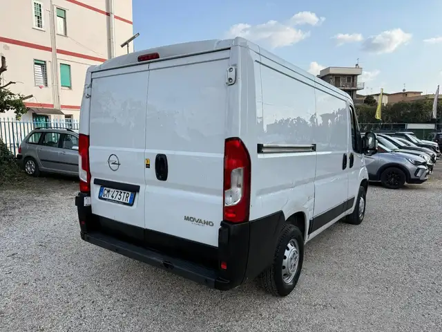 Opel Movano view 4