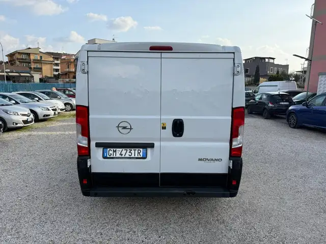 Opel Movano view 3