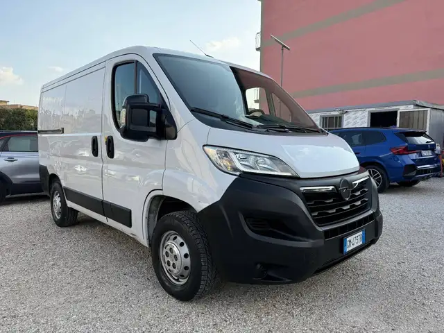 Opel Movano view 5