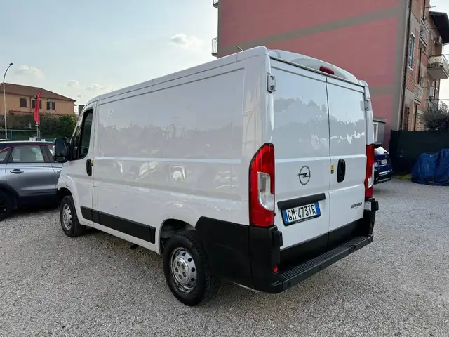 Opel Movano view 2