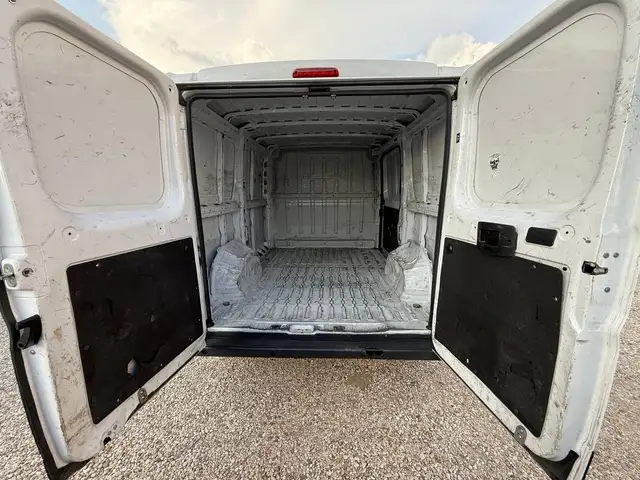 Opel Movano view 9
