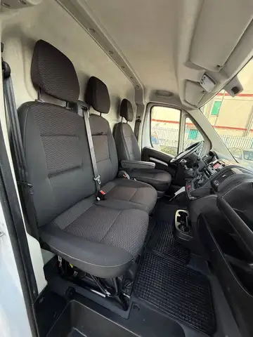 Opel Movano view 7
