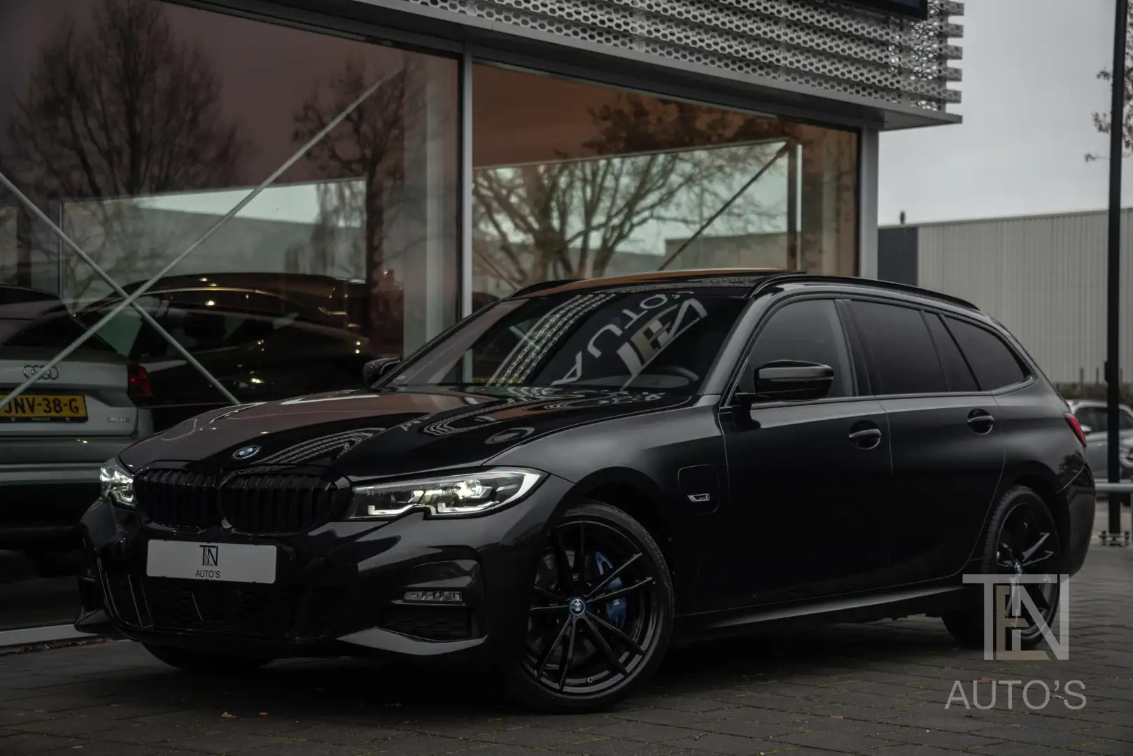 BMW 330 3-serie Touring 330e M Sport | Camera | Panodak | Zwart - 2
