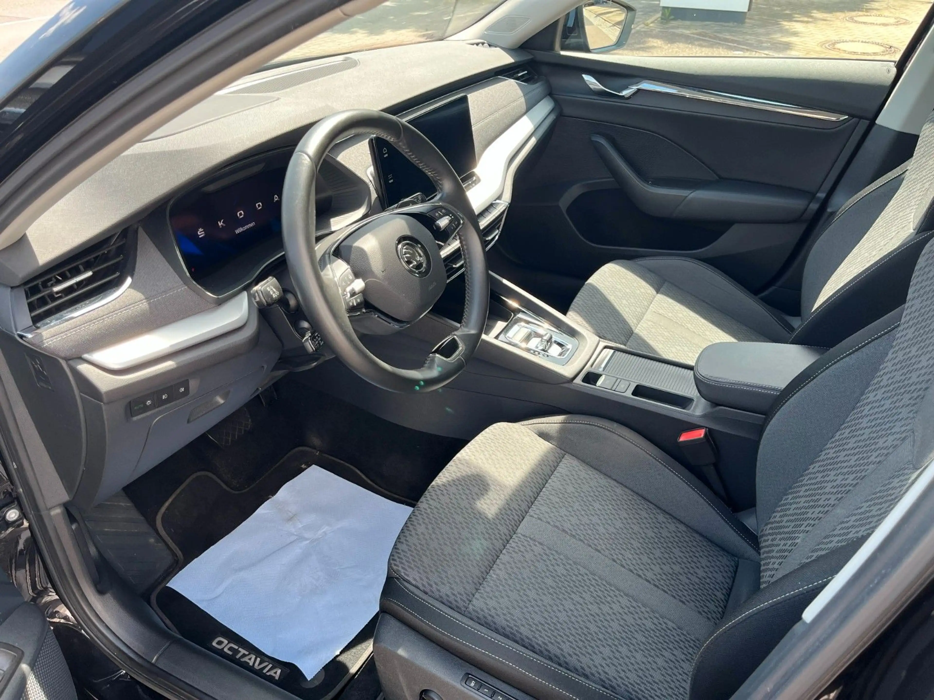 Skoda Octavia Combi Style First Edition 2.0 TDI DSG — photo 11