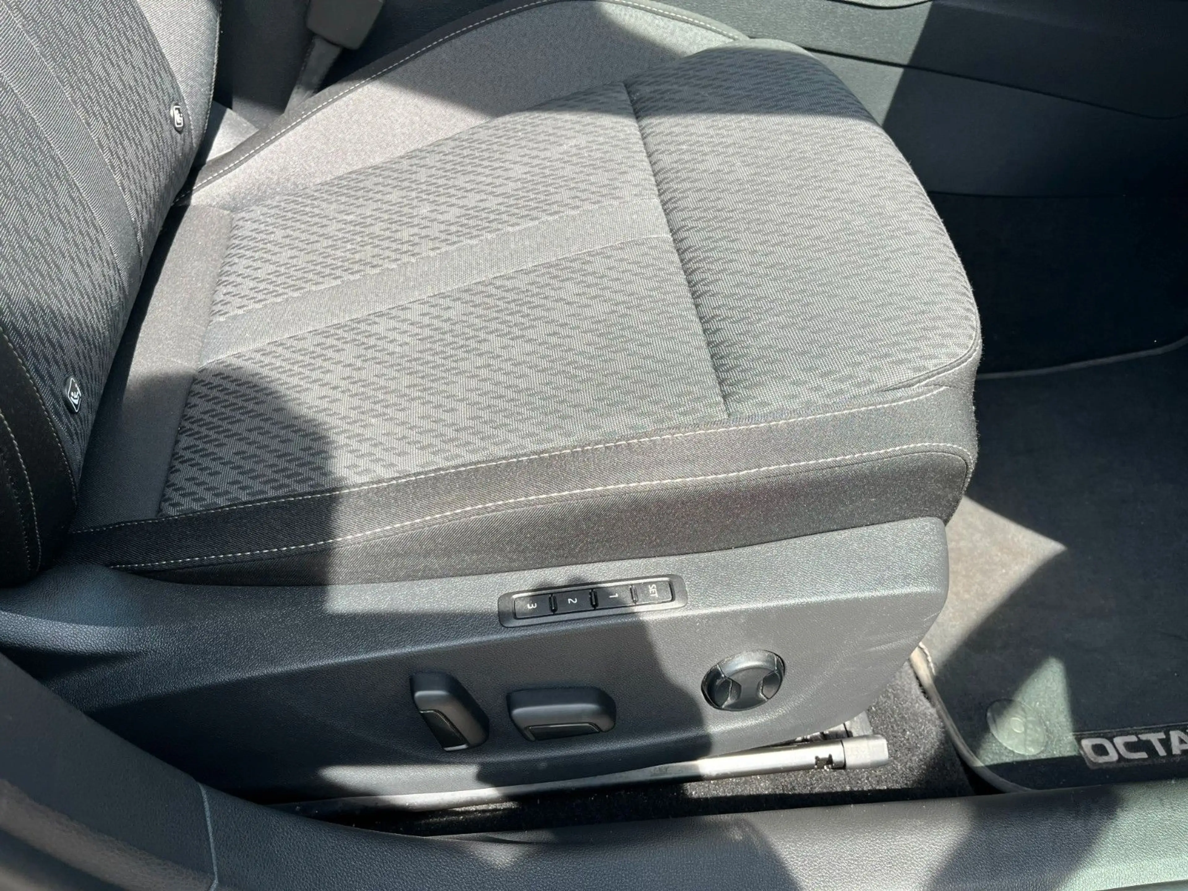 Skoda Octavia Combi Style First Edition 2.0 TDI DSG — photo 15