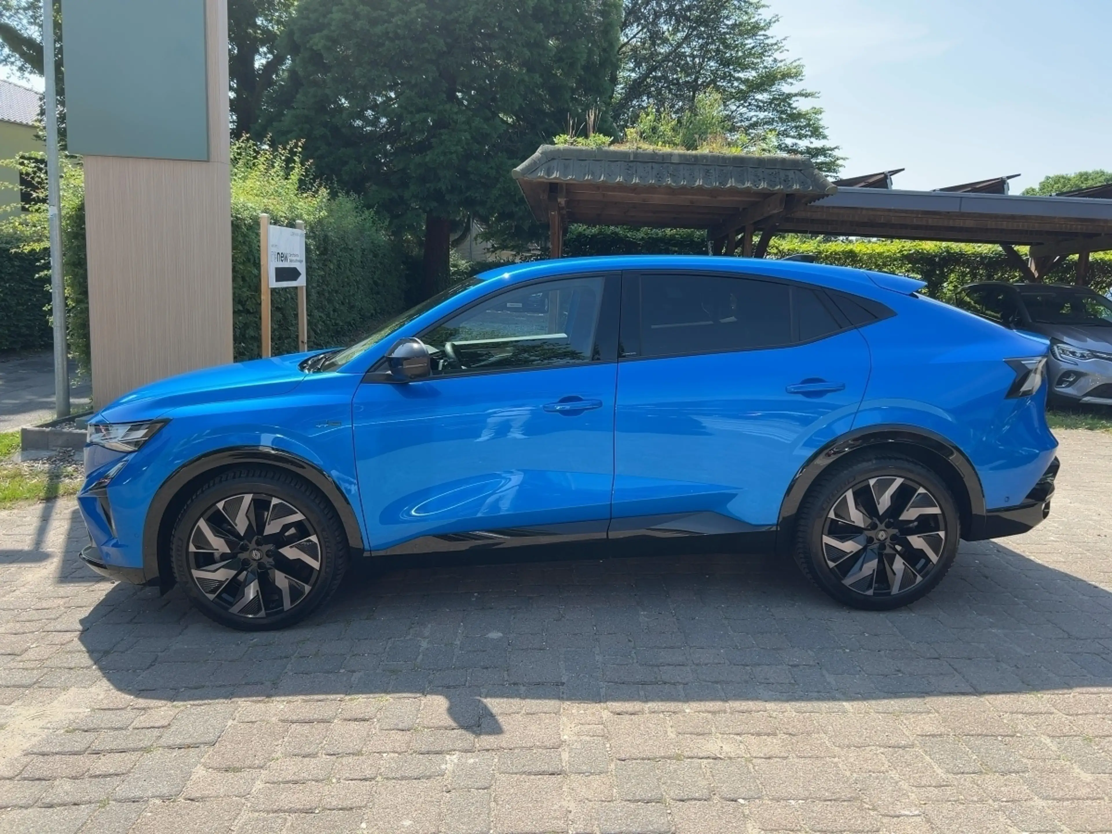 Renault Rafale E-TECH Hybrid 200 Esprit Alpine — photo 2