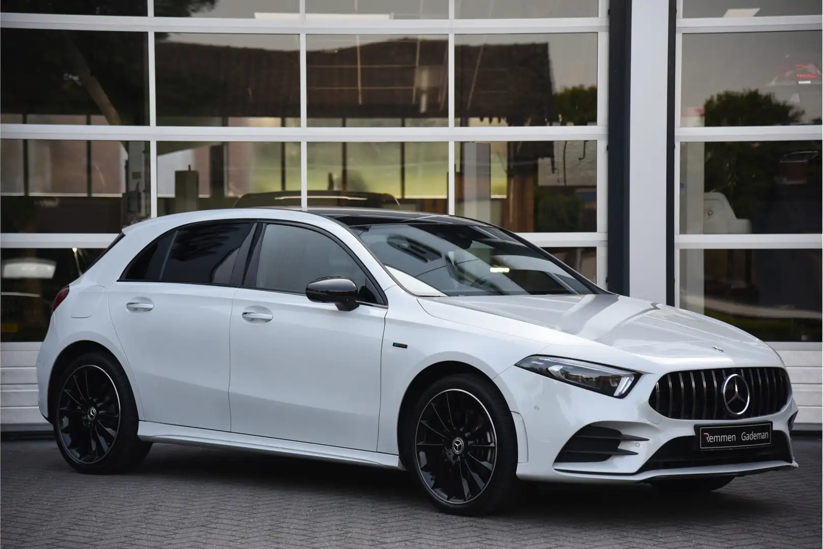 Mercedes-Benz A 250 250e AMG Line Blanc - 1