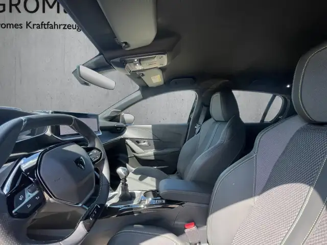 Peugeot 208 view 9