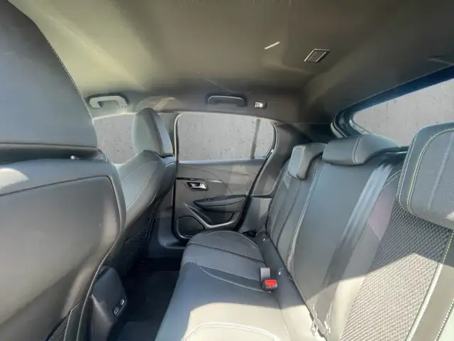 Peugeot 208 view 8