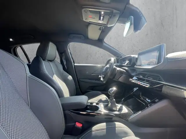 Peugeot 208 view 13