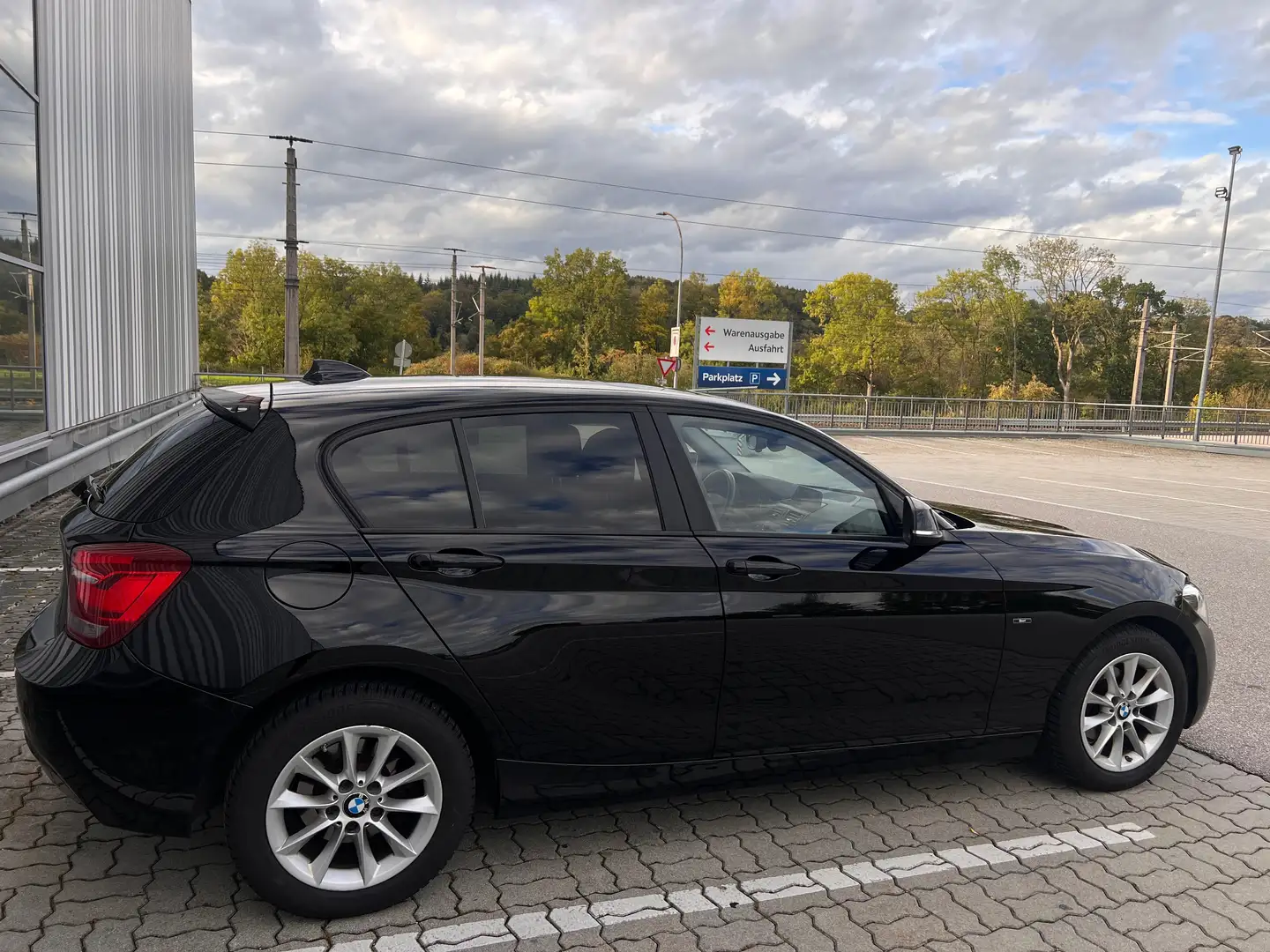 BMW 116 BMW 116d Sport Line Schwarz - 2