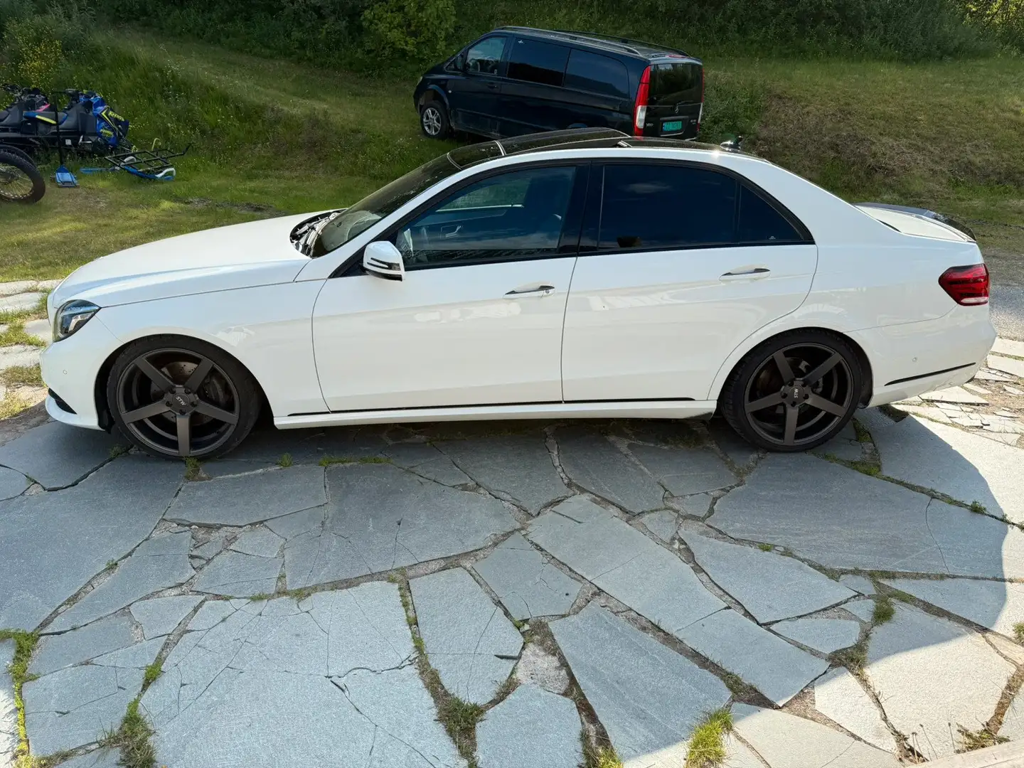 Mercedes-Benz E 200 E 200 BlueTEC 7G-TRONIC Avantgarde Weiß - 2