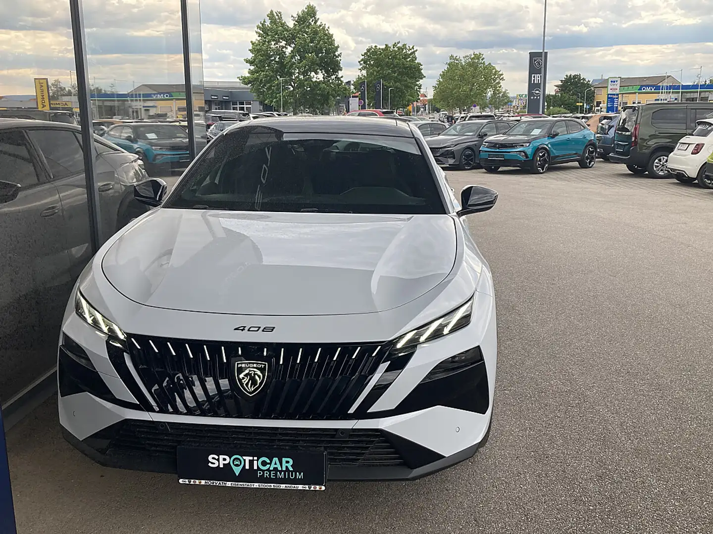 Peugeot 408 Hybrid 145 e-DCS6 GT Exclusive Weiß - 2