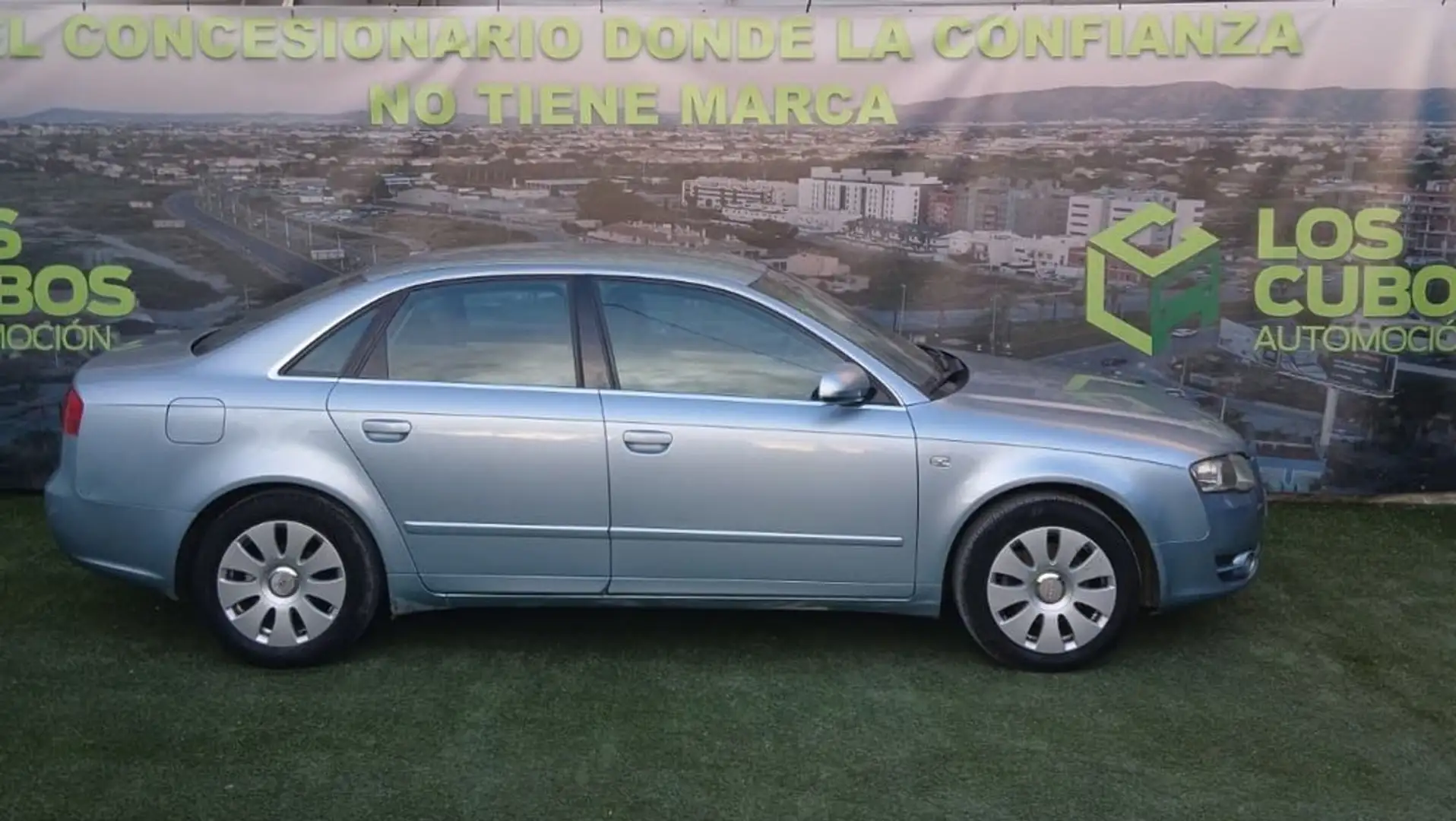 Audi A4 2.0TDI Grau - 2