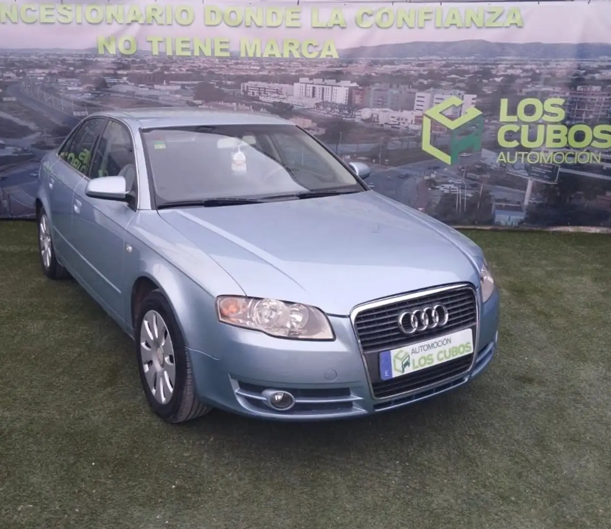 Audi A4 2.0TDI Grau - 1