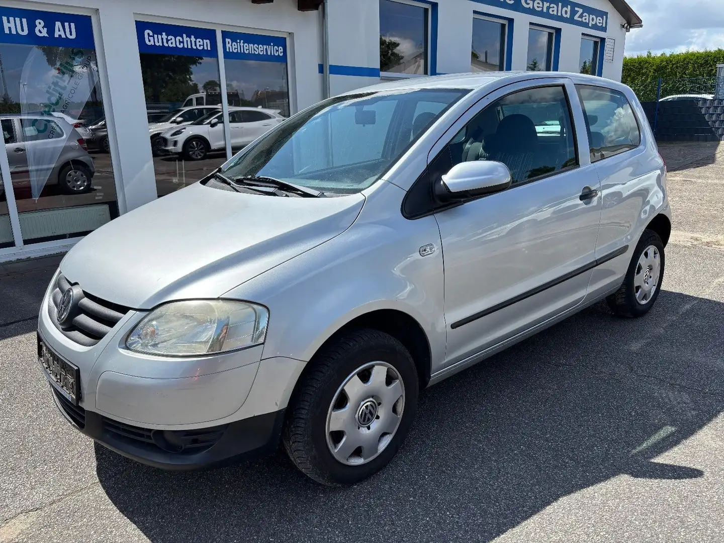 Volkswagen Fox 1,2 *Basis*2.Hand / Servo / TÜV 01/2027 Stříbrná - 1