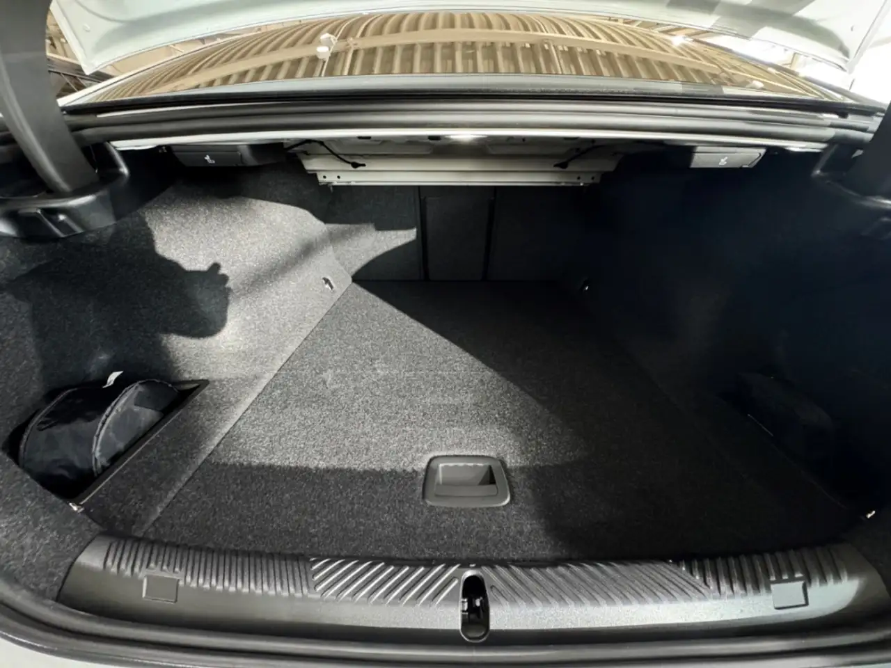 BMW i5 eDrive40 Limousine Sportpaket HUD AHK-klappbar AHK 11