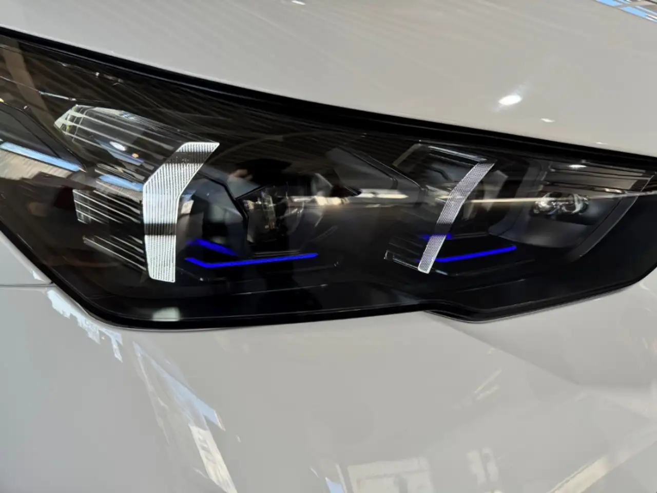 BMW i5 eDrive40 Limousine Sportpaket HUD AHK-klappbar AHK 5