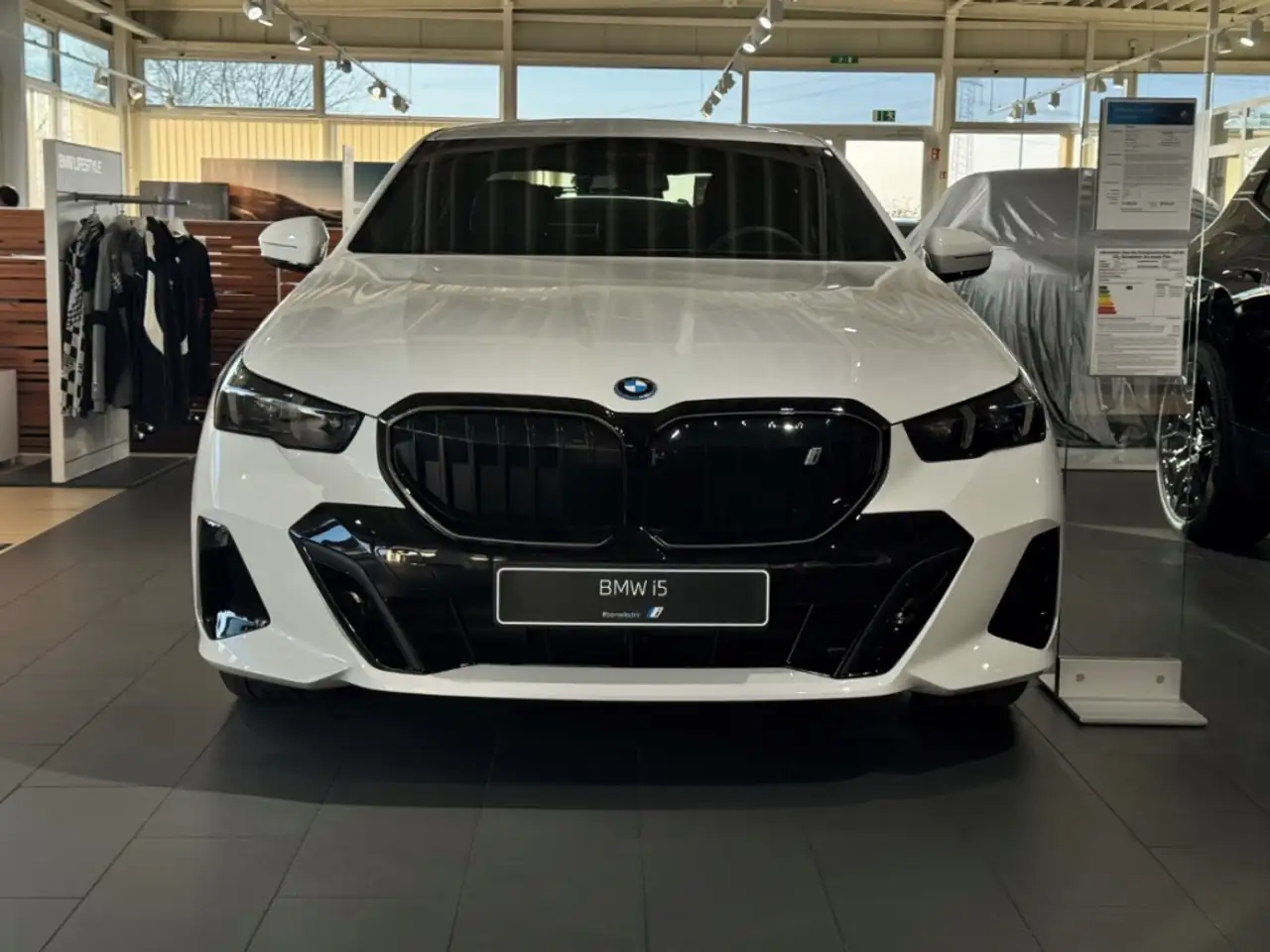 BMW i5 eDrive40 Limousine Sportpaket HUD AHK-klappbar AHK 2