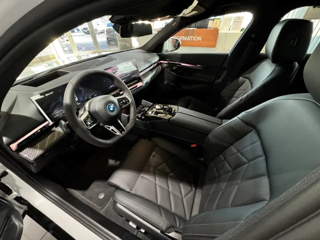 BMW i5 eDrive40 Limousine Sportpaket HUD AHK-klappbar AHK 15