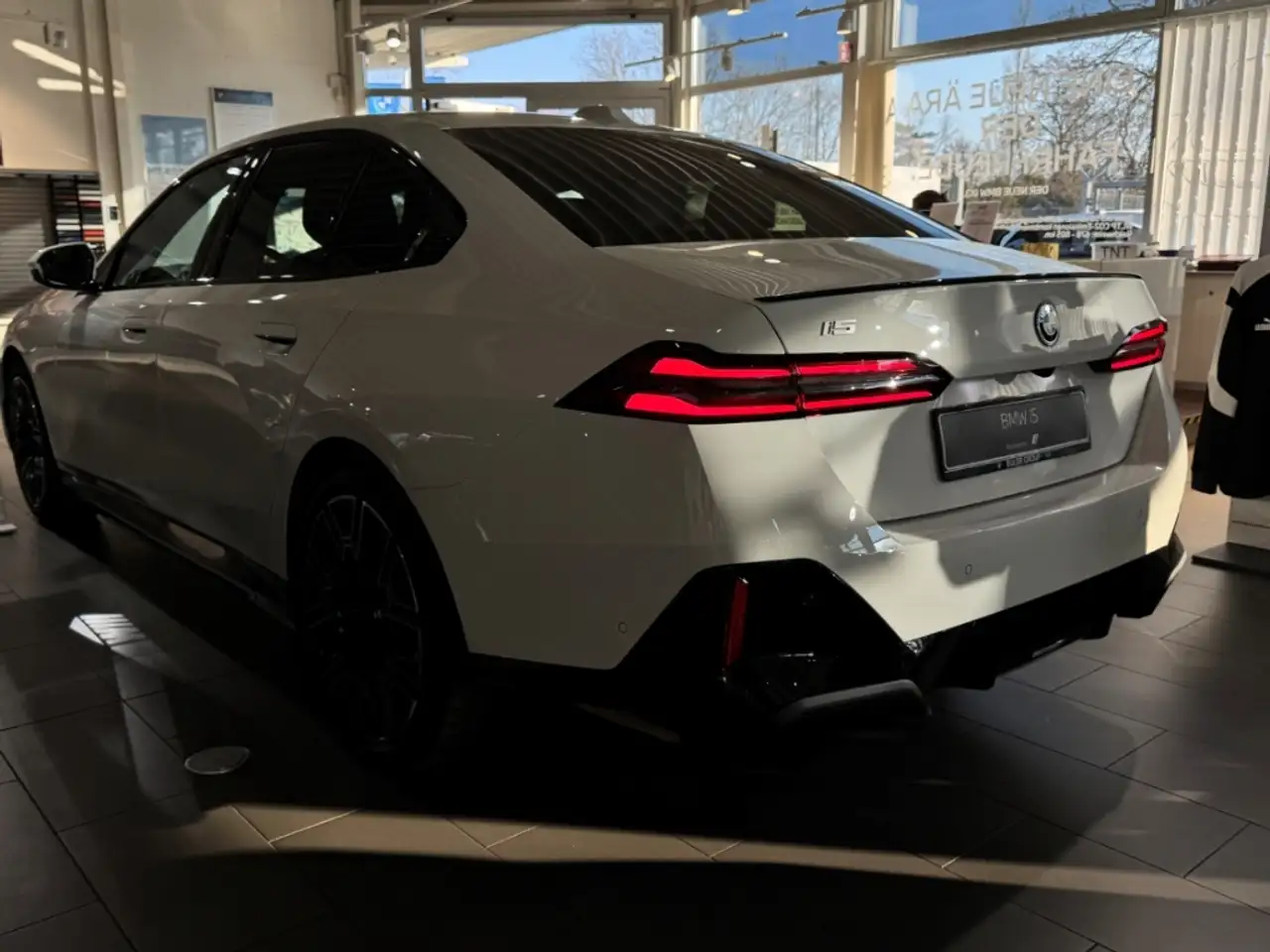 BMW i5 eDrive40 Limousine Sportpaket HUD AHK-klappbar AHK 9