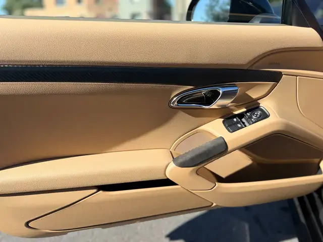 Porsche Cayman view 14