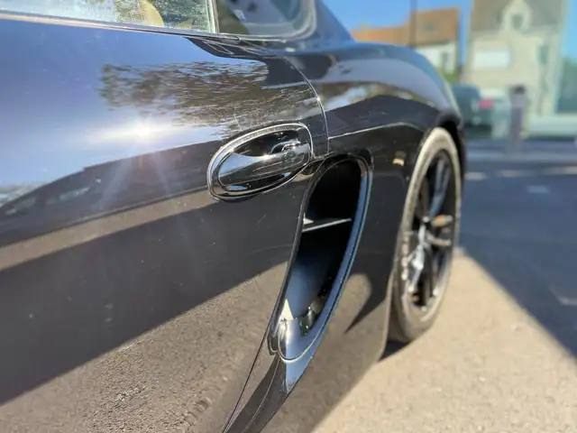 Porsche Cayman view 11