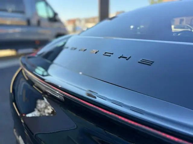 Porsche Cayman view 9