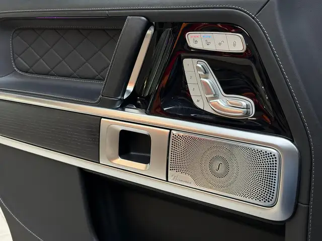 Mercedes-Benz G-Class view 9