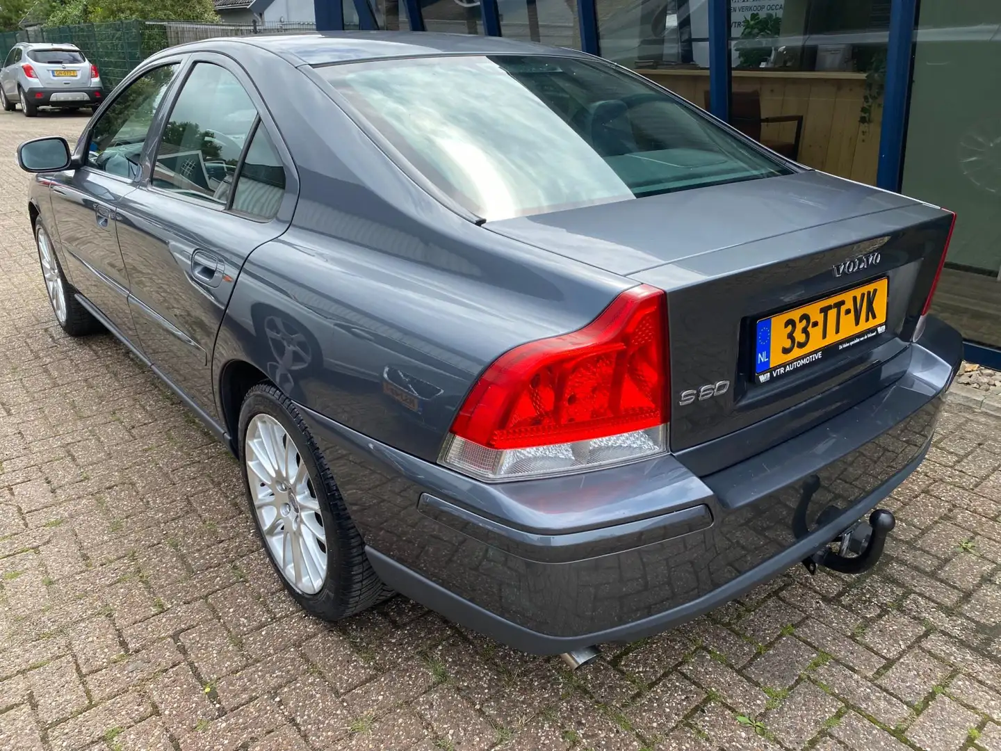 Volvo S60 2.4 Edition II 1e Eigenaar & Dealer onderhouden Grijs - 2