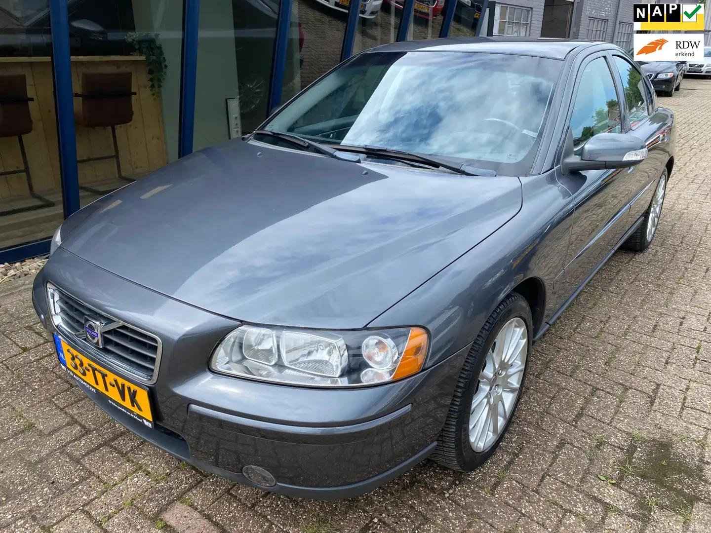 Volvo S60 2.4 Edition II 1e Eigenaar & Dealer onderhouden Grijs - 1