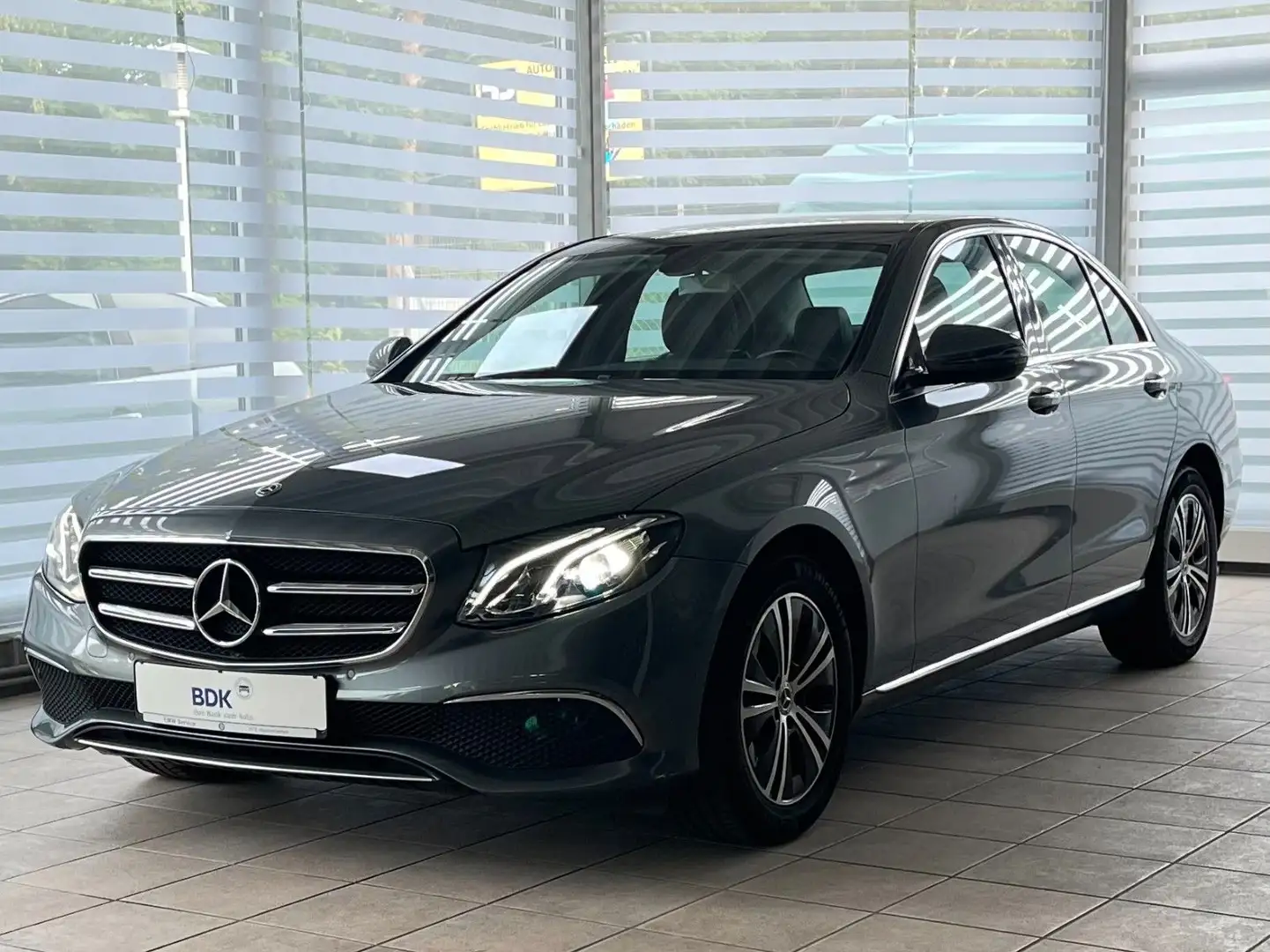 Mercedes-Benz E 220 E220d Kamera LED DAB Leder Gris - 1