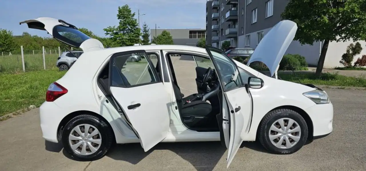 Toyota Auris 97 VVT-iLinÃ©a Luna 2012