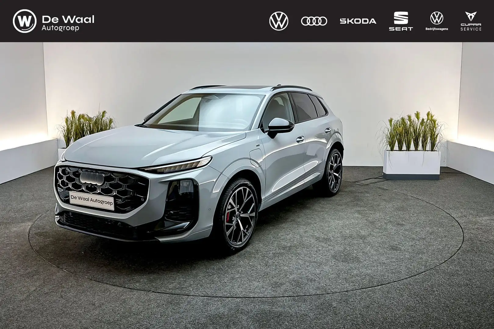 Audi Q3 S edition e-hybrid S tronic Gris - 1