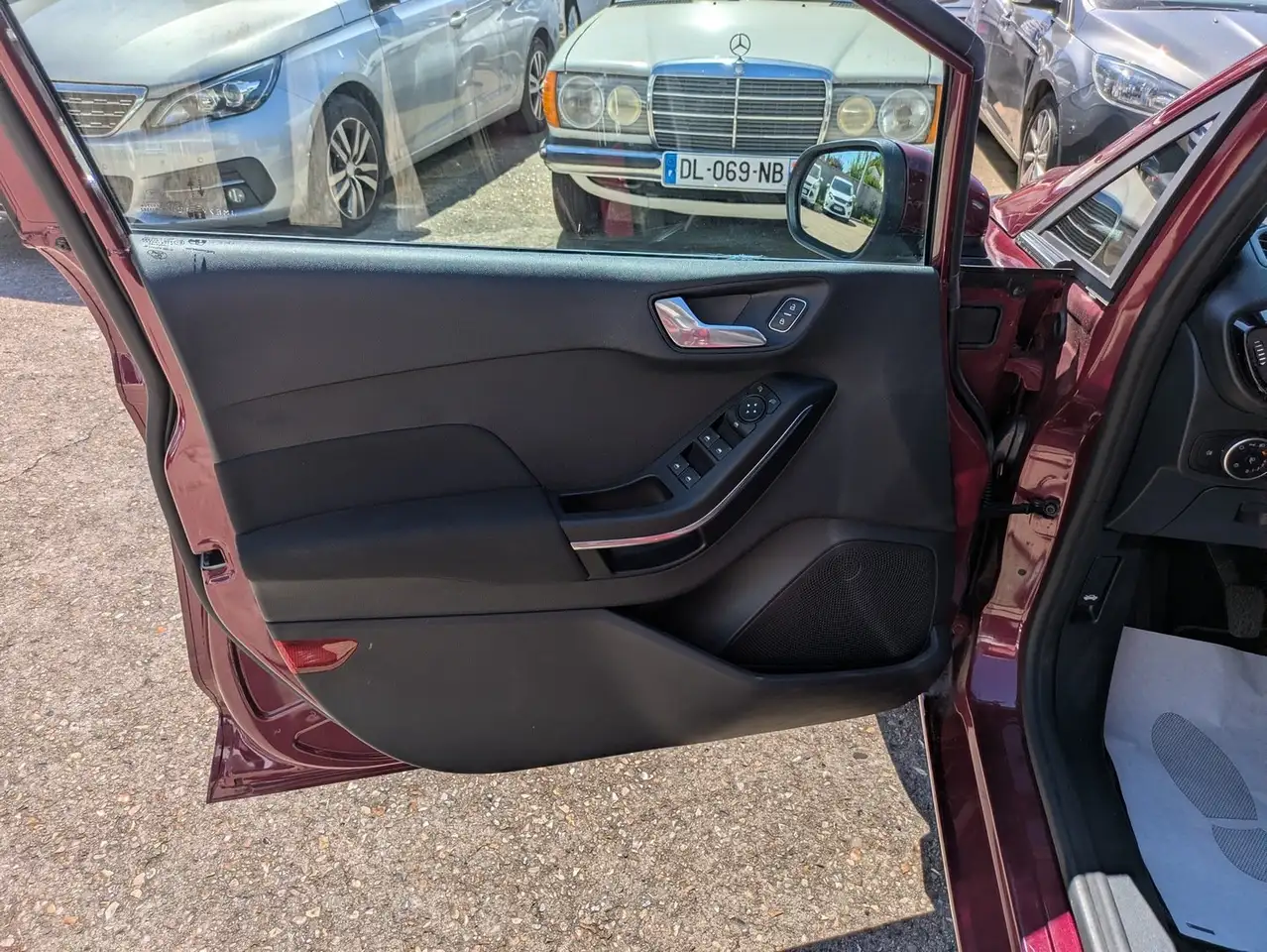 Ford Fiesta Active — photo 13