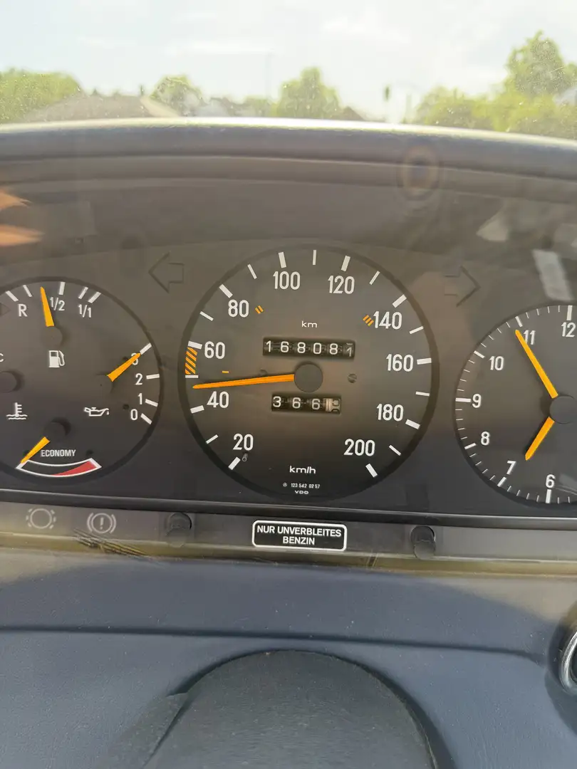 Mercedes-Benz E 230 - 1