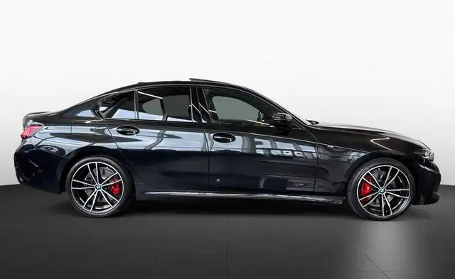 BMW 3 Series view 5