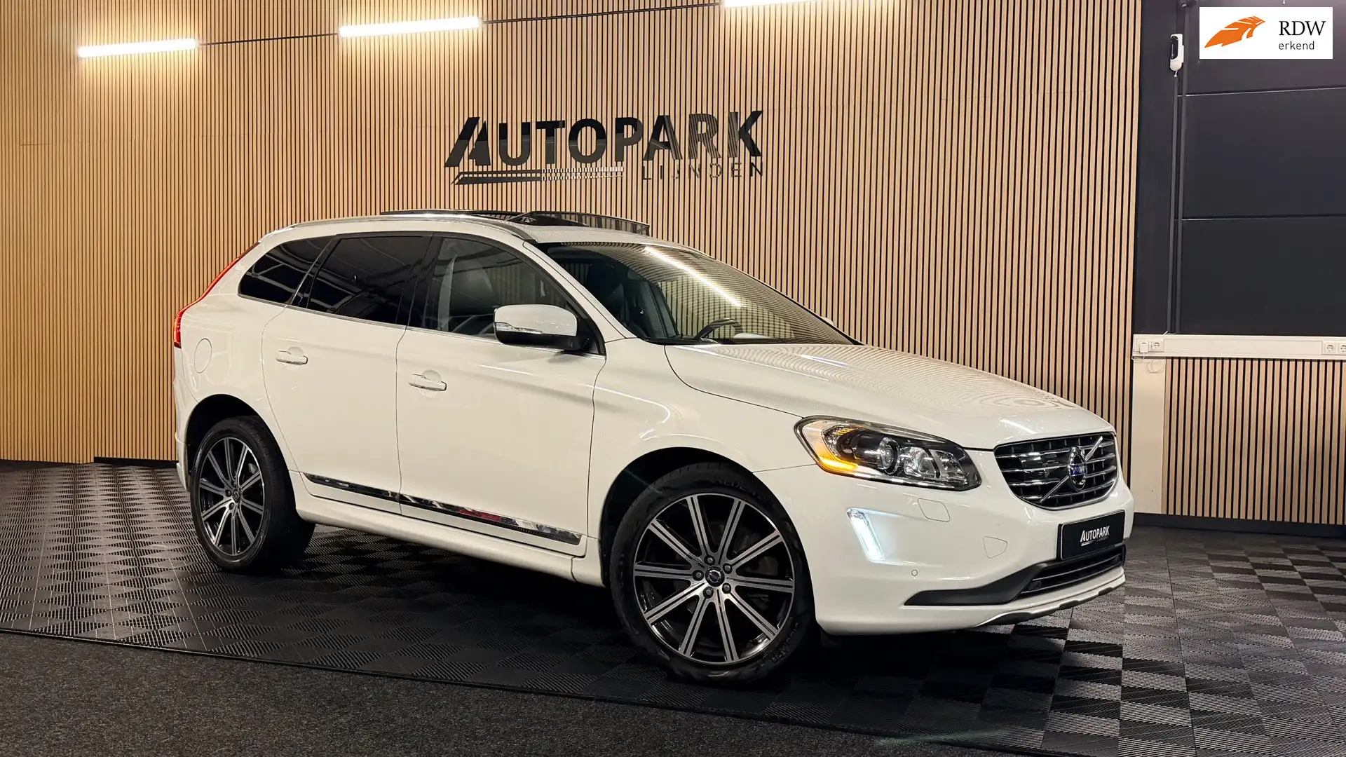 Volvo XC60 3.0 T6 R-Design 4X4 PANORAMADAK/MEMORY/PREMIUMSOUN Blanco - 1