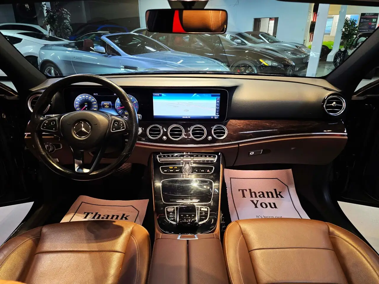 Mercedes-Benz E-Class снимка Mercedes-Benz E-Class