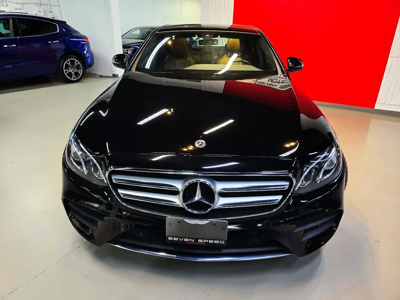 Mercedes-Benz E-Class снимка Mercedes-Benz E-Class