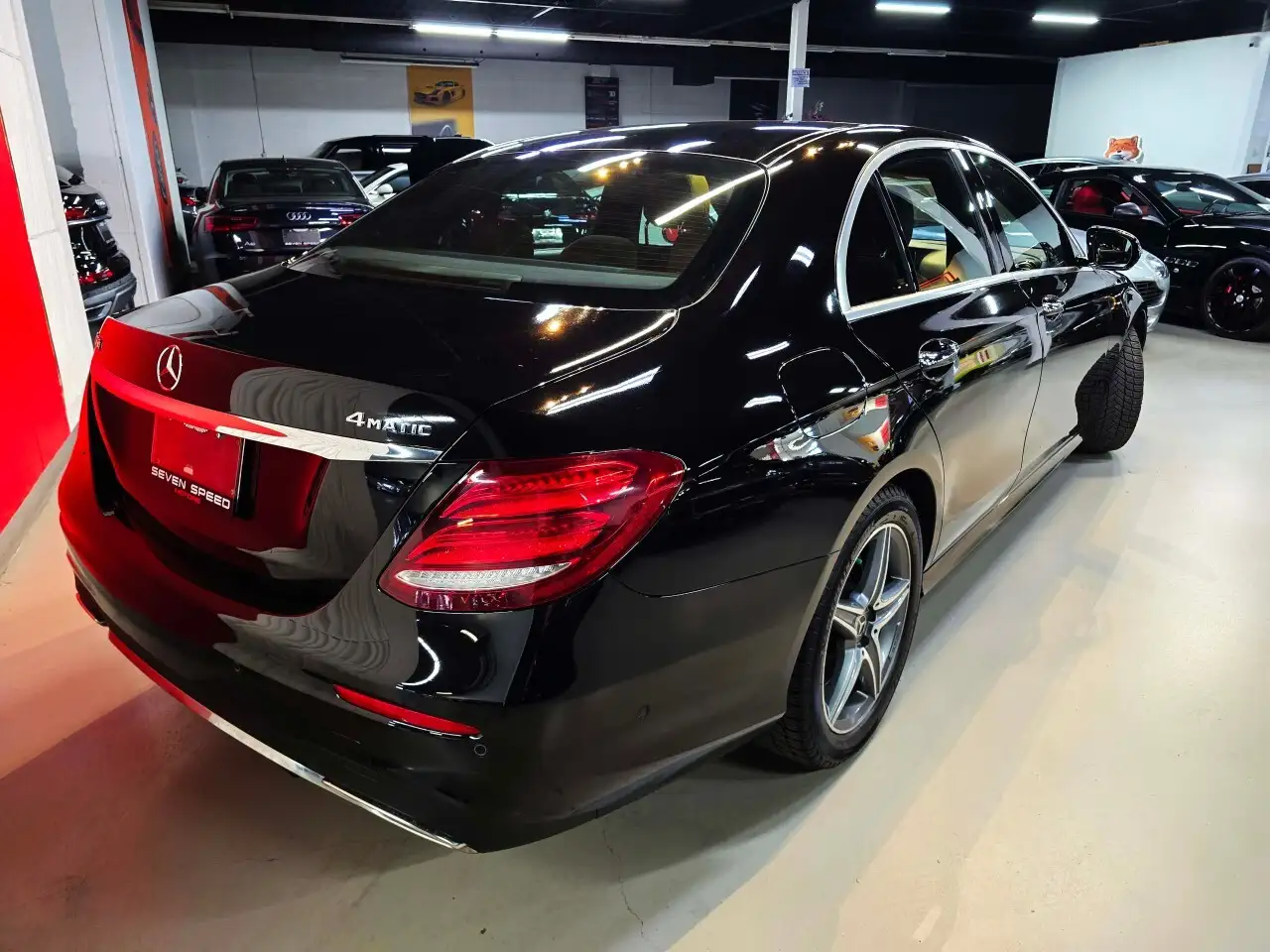 Mercedes-Benz E-Class снимка Mercedes-Benz E-Class